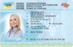 Kolekcjonerskie prawo jazdy z Ukrainy to prezent, który pozwoli poczuć się jak sąsiad zza granicy poszukujący pracy w Polsce.